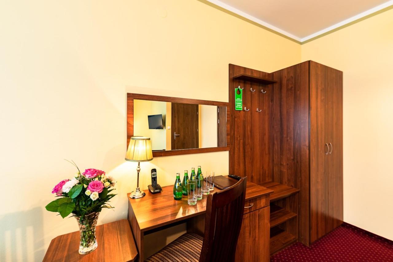 Hotel Kasztelan Dobczyce Exterior photo